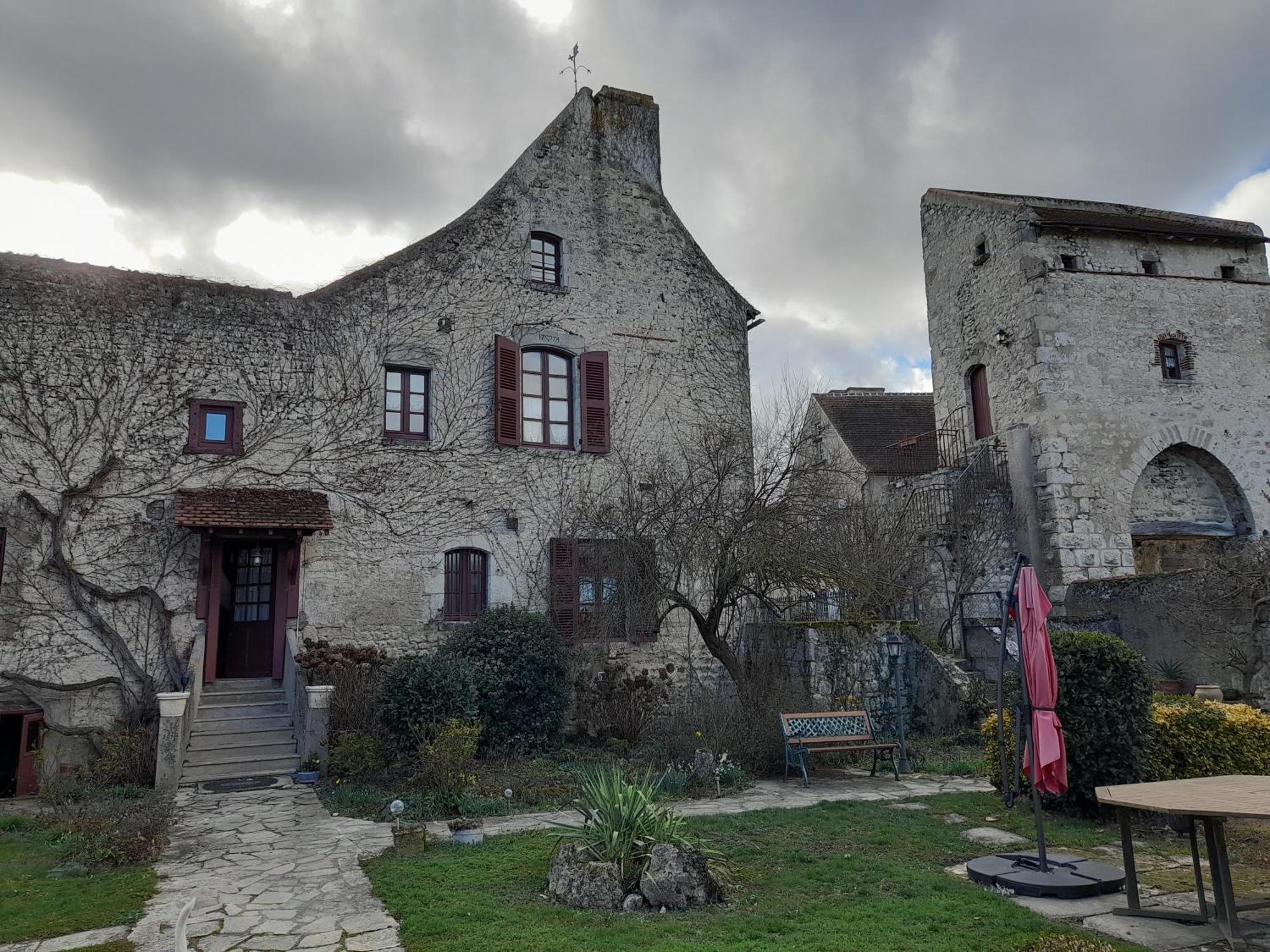 La Maison Du Prince De Conde Charroux-dʼAllier المظهر الخارجي الصورة